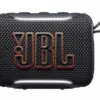 Vista frontal del parlante JBL Go 5 color negro disponible en Smartic.